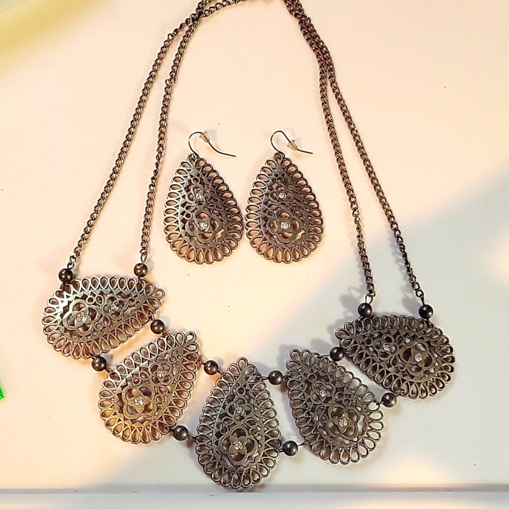 BRASS NECKLACE & EARRING SET EUC